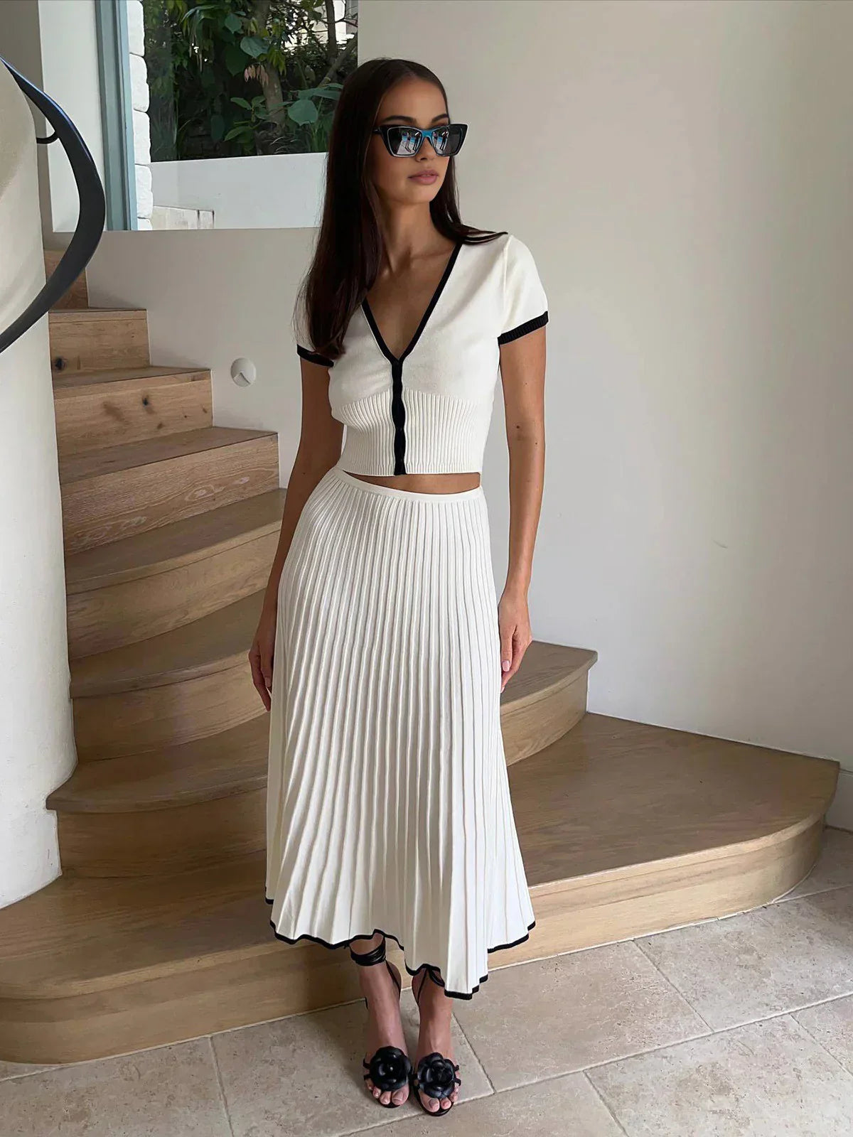 Conjunto Chic: Top Corto y Falda Midi