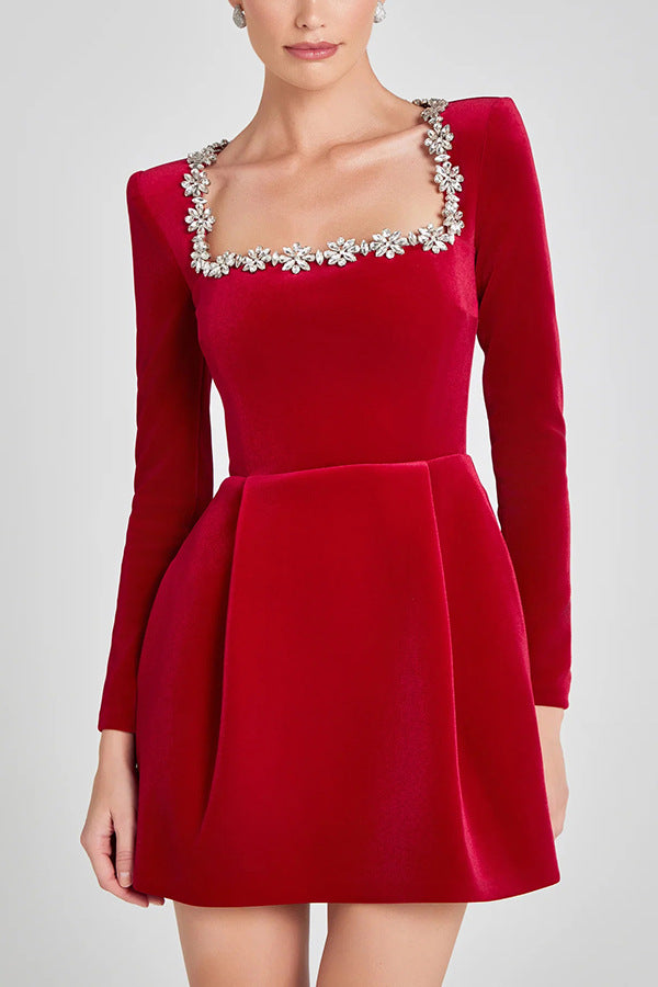 Vestido Chic con Detalle Joya