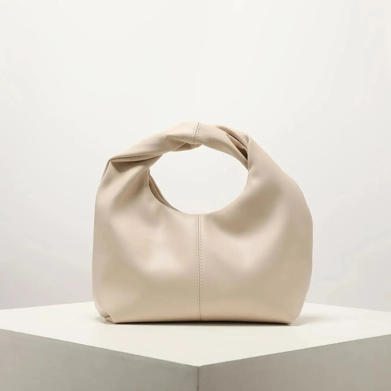 Bolso Minimalista con Asa Anudada