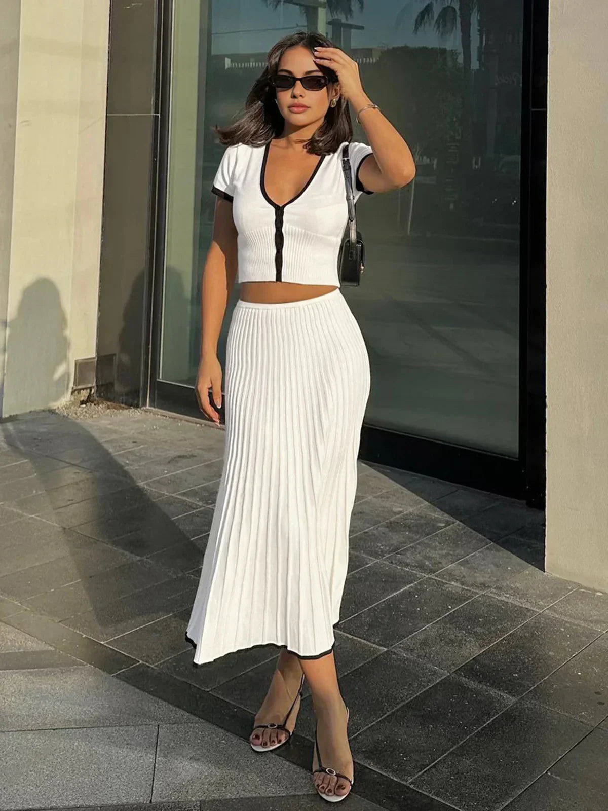 Conjunto Chic: Top Corto y Falda Midi