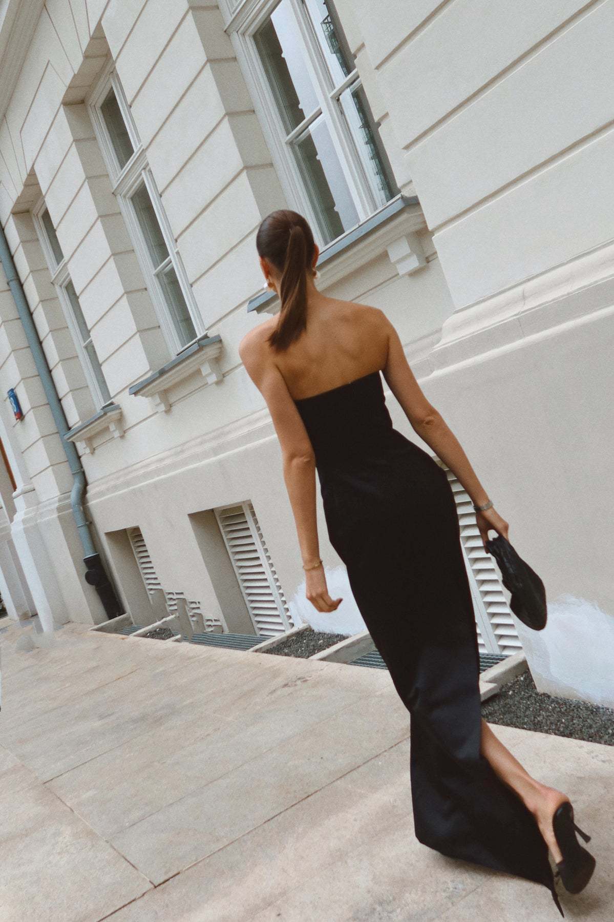 Vestido de Noche con Detalle de Lazo