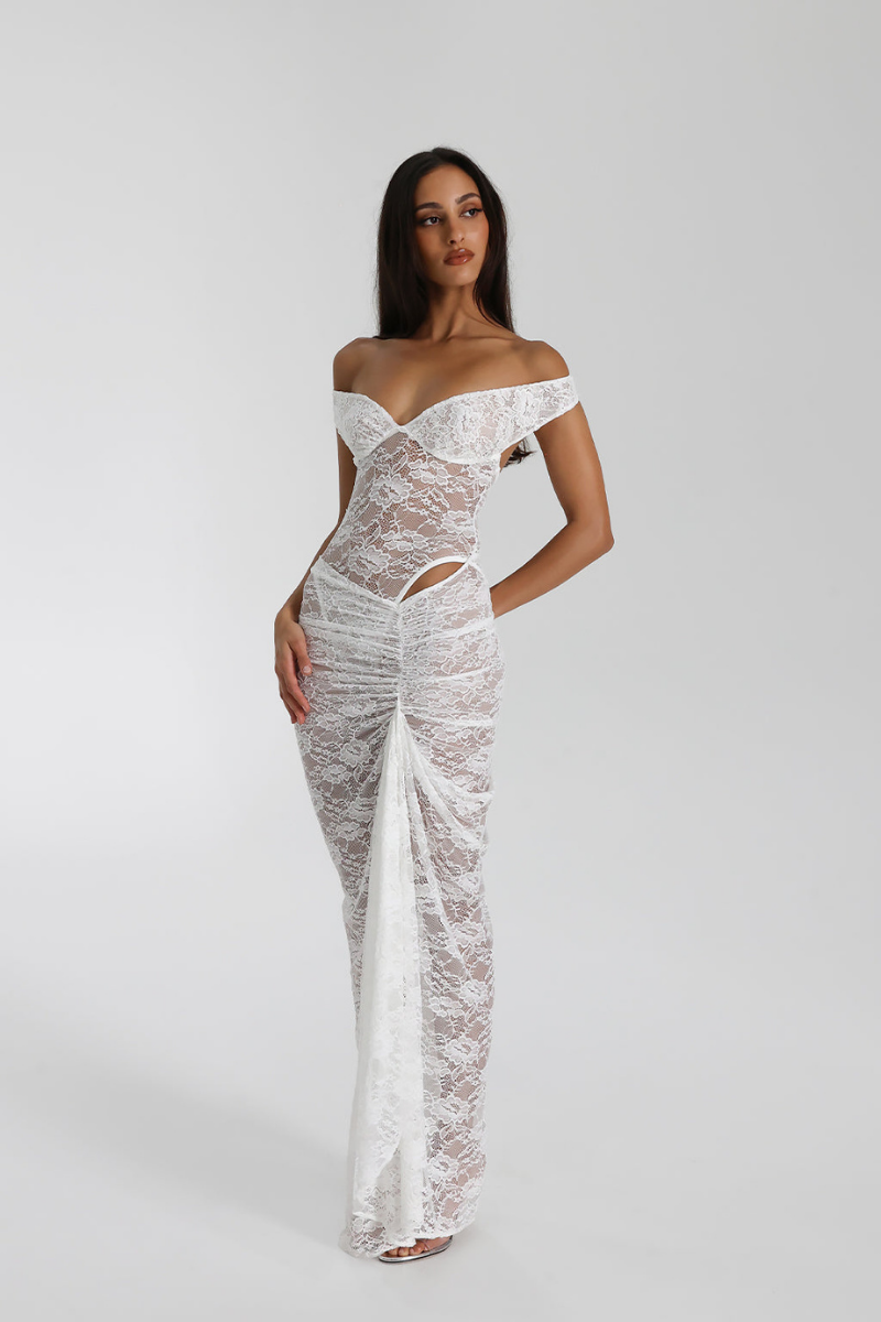 Vestido de Encaje con Hombros Descubiertos