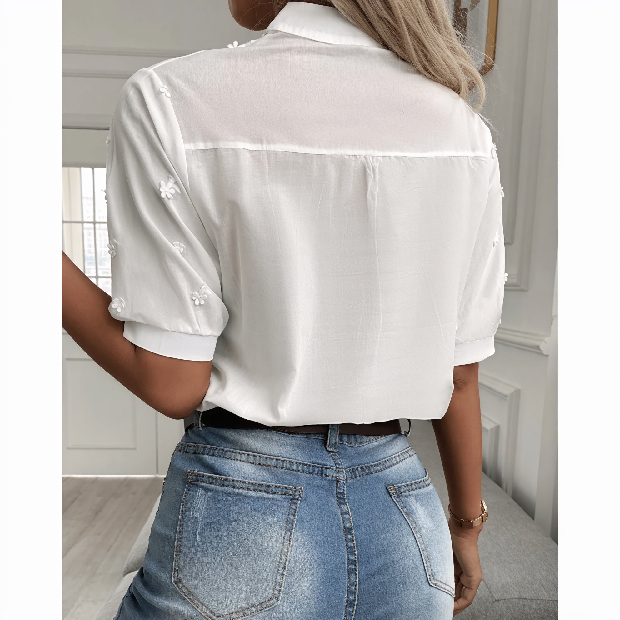 Blusa Bordada con Detalles Calados