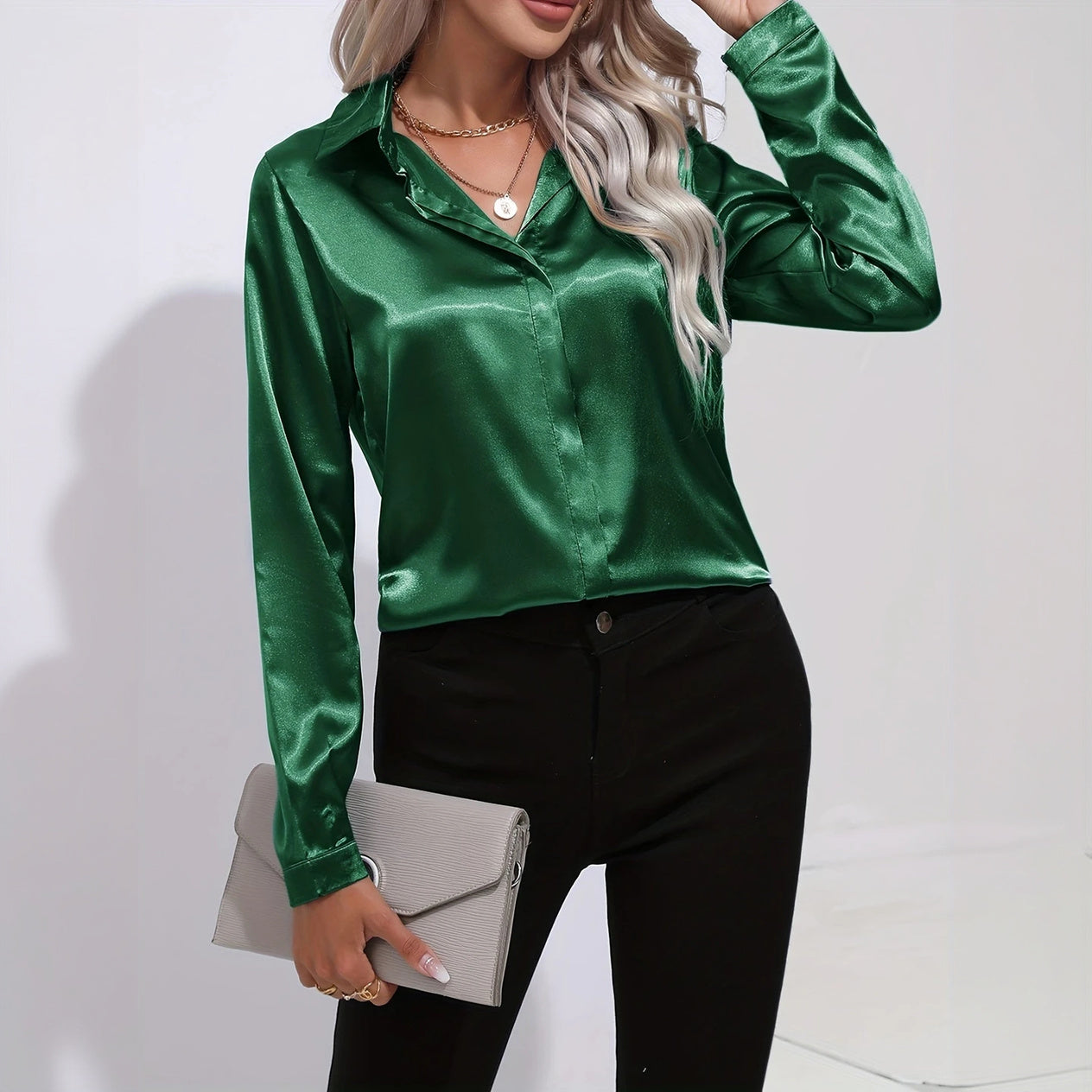 Blusa Elegante de Satén con Cuello Clásico