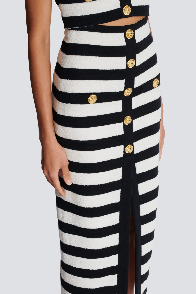 Conjunto Elegante a Rayas con Abertura Frontal