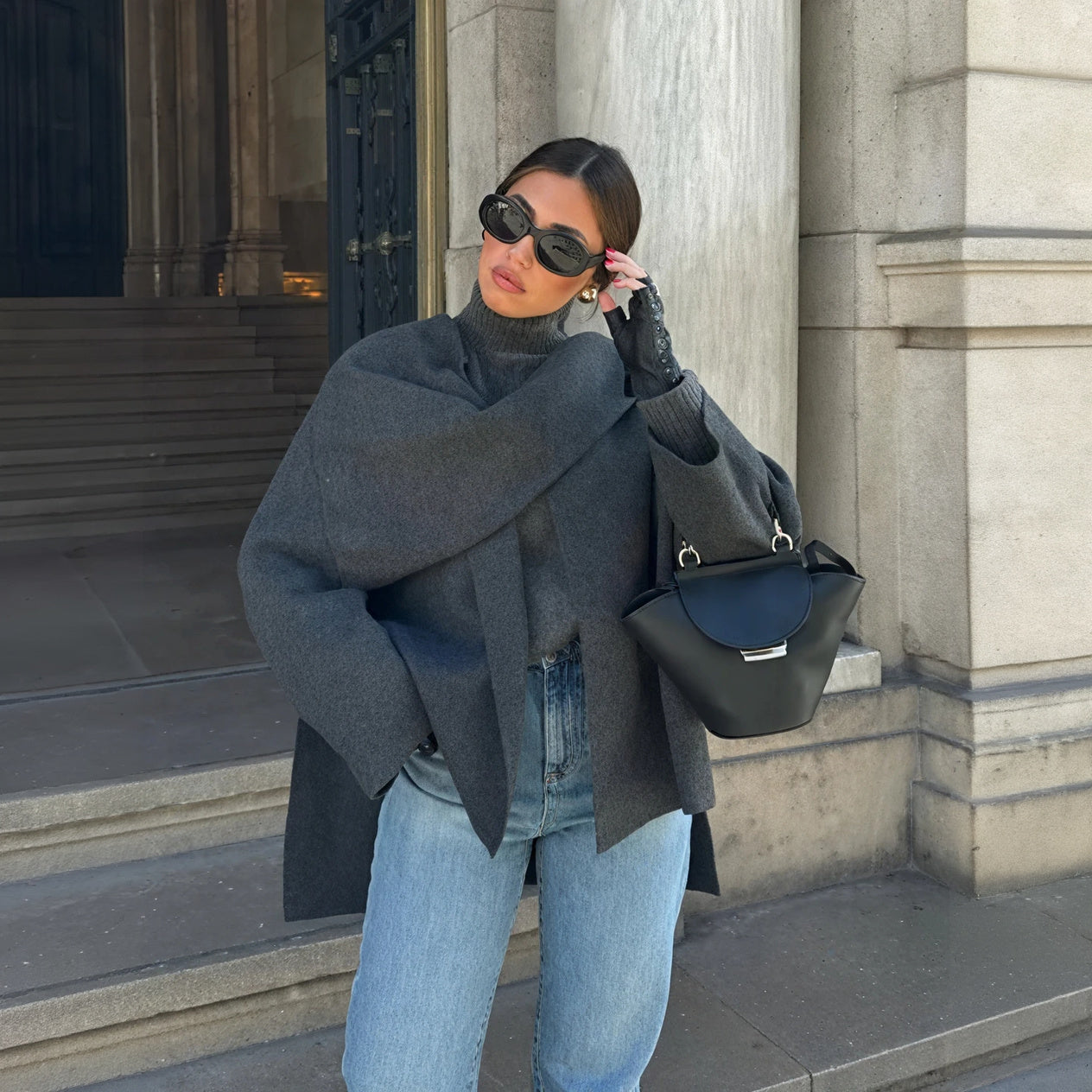 Abrigo Elegante con Cuello Envolvente