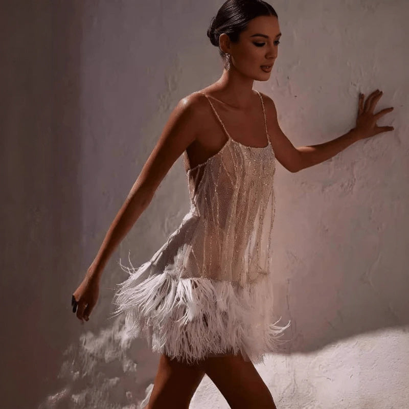 Vestido Etéreo con Detalles Elegantes