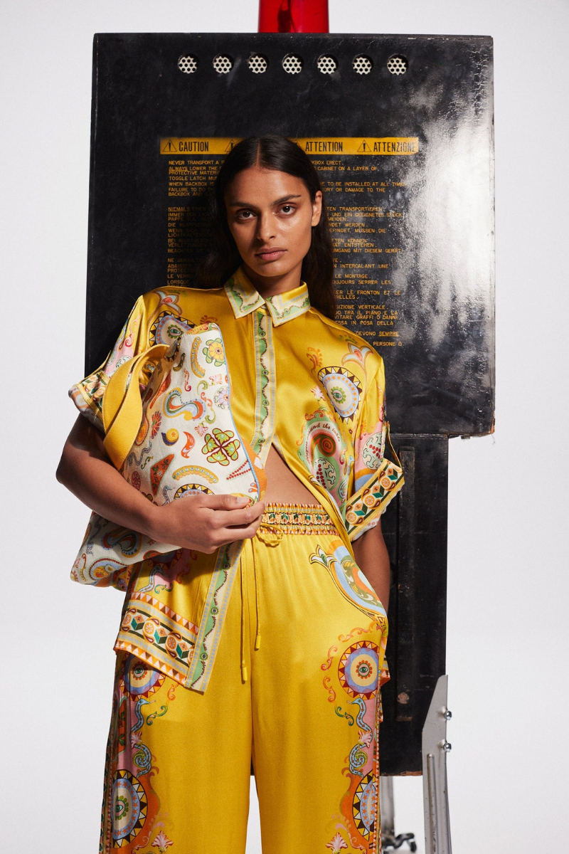 Conjunto Estampado Paisley: Elegancia Mediterránea