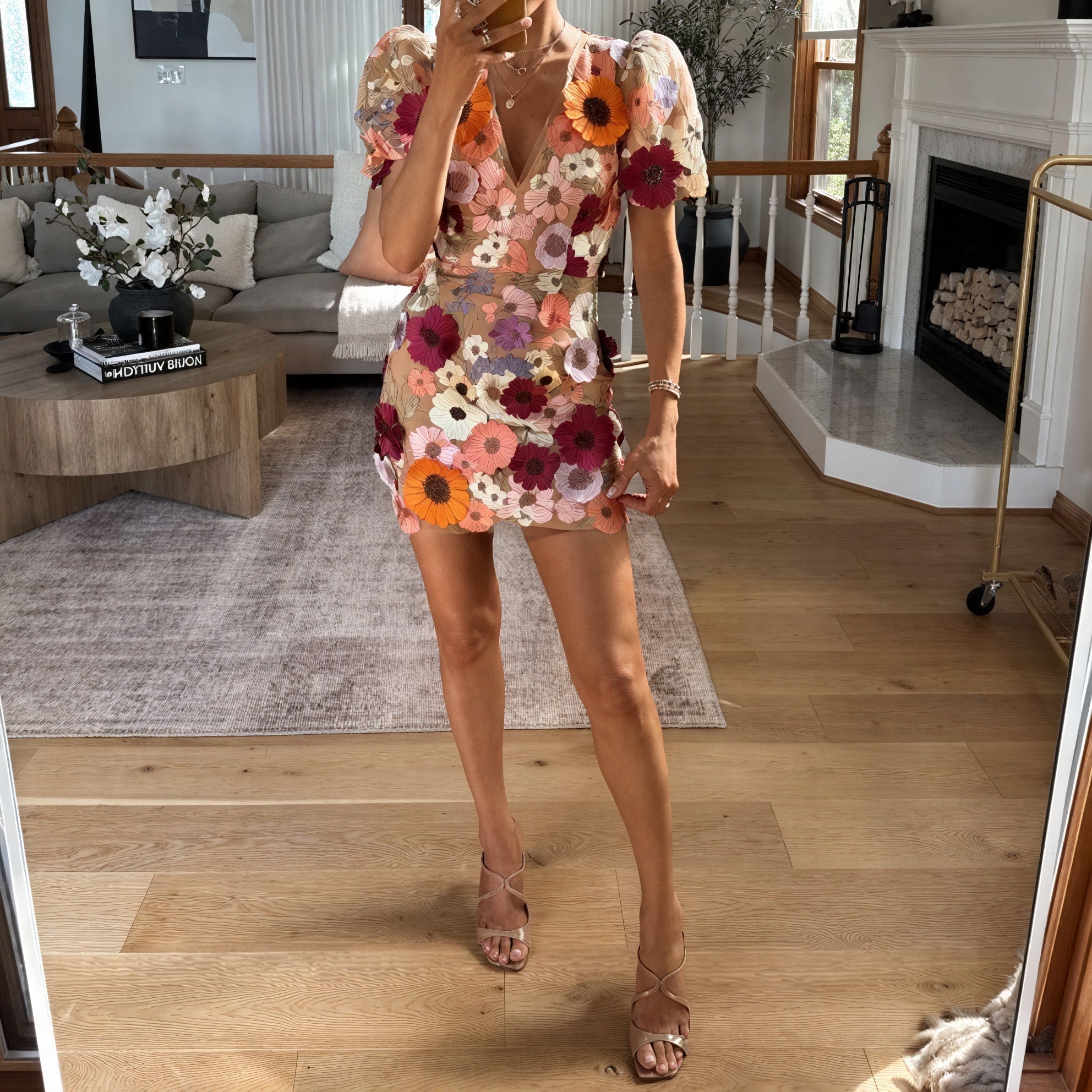 Vestido Mini Floral Bordado con Apliques