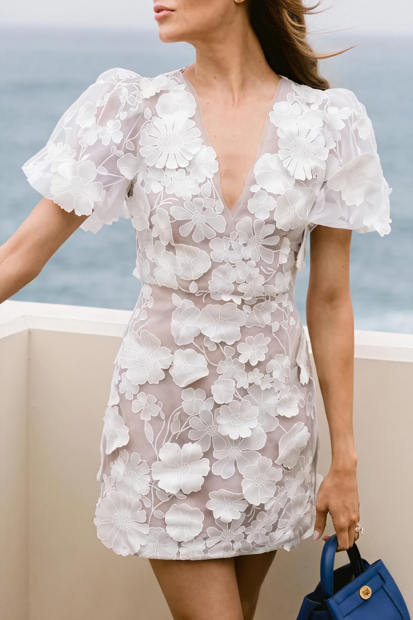 Vestido Mini Floral Bordado con Apliques