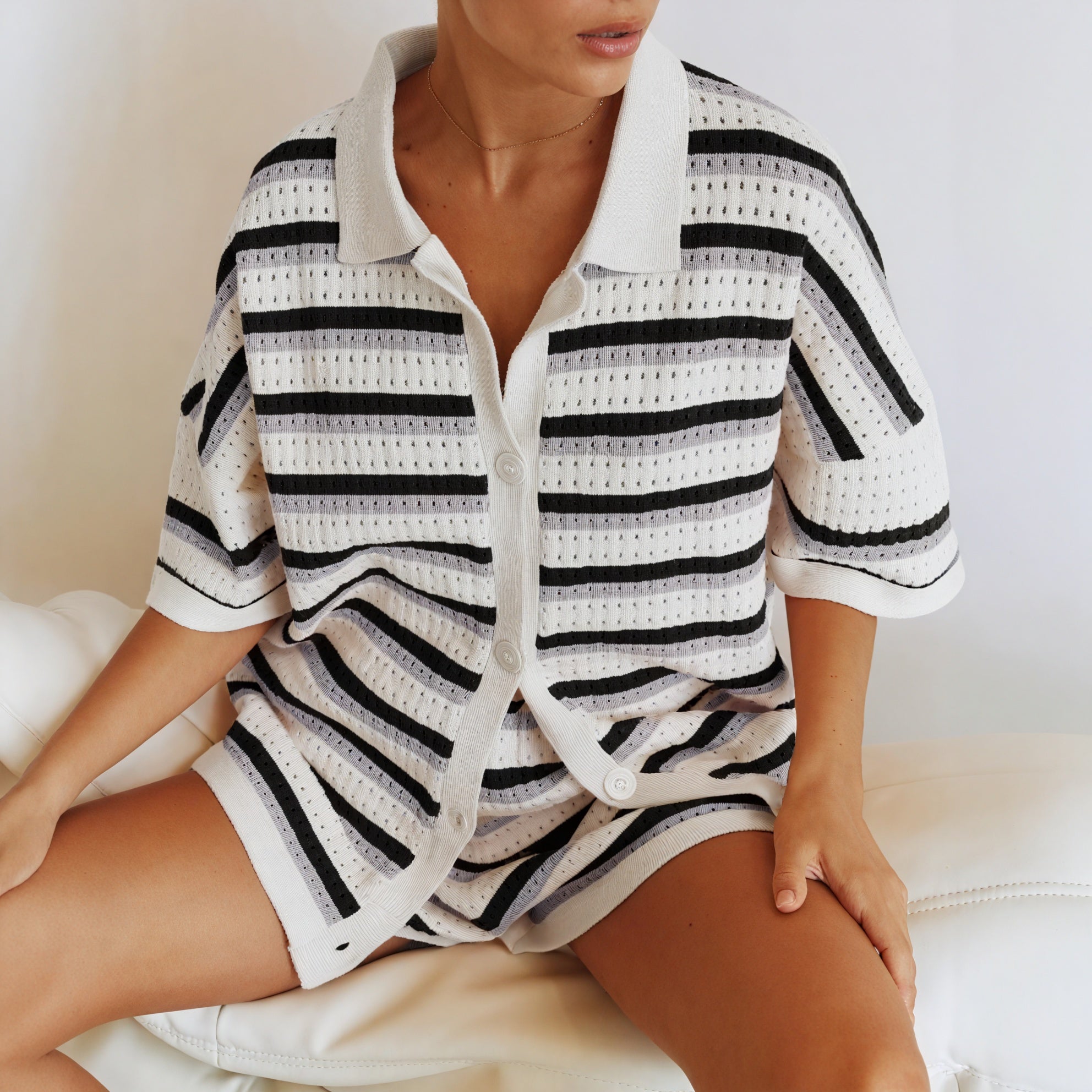 Conjunto Chic a Rayas y Vestido Tejido Ligero