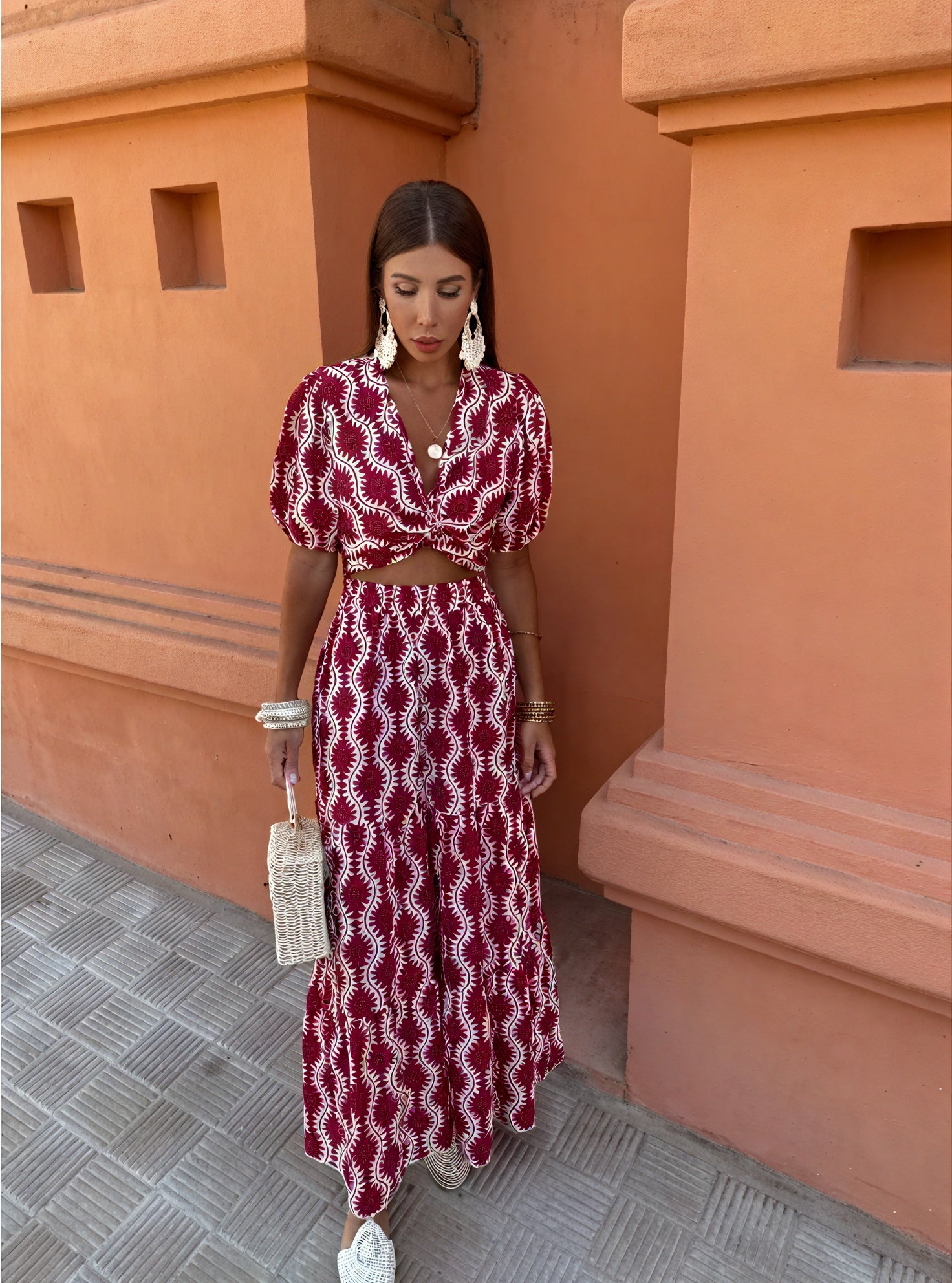 Conjunto Chic de Top Corto y Falda Maxi