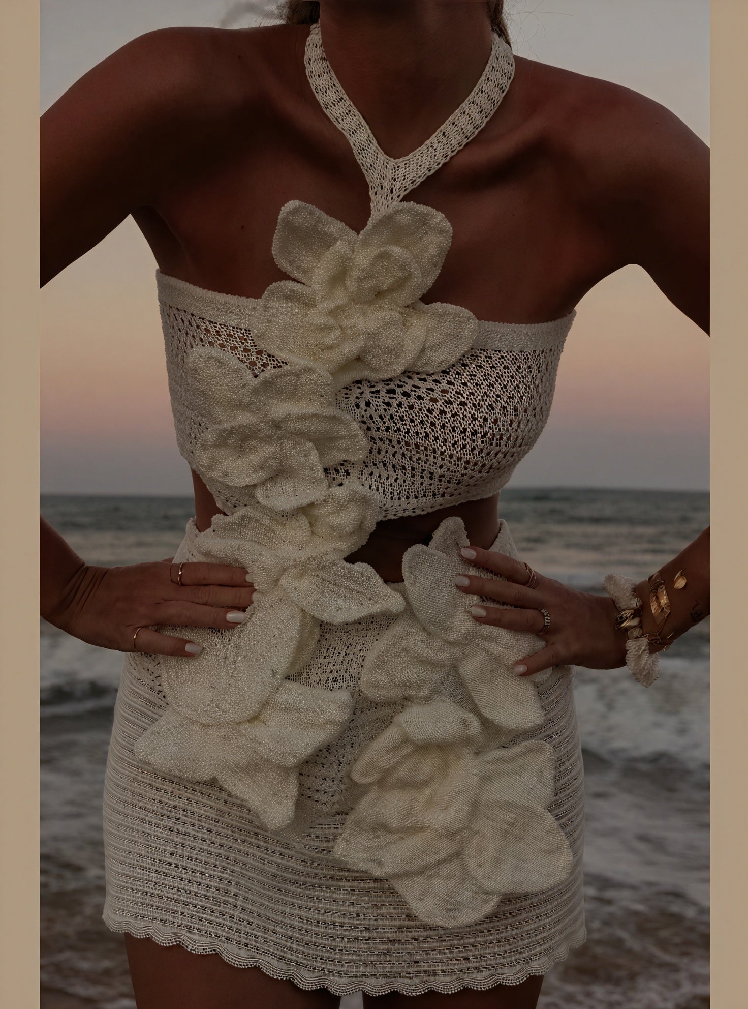 Vestido Crochet Floral con Choker