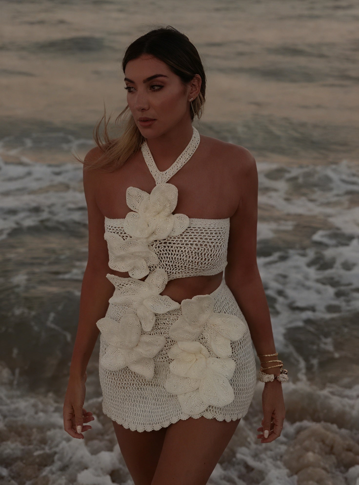 Vestido Crochet Floral con Choker