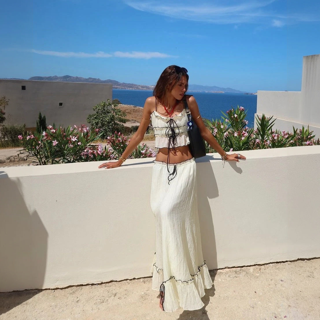 Conjunto Chic de Top Corto y Falda Rizada