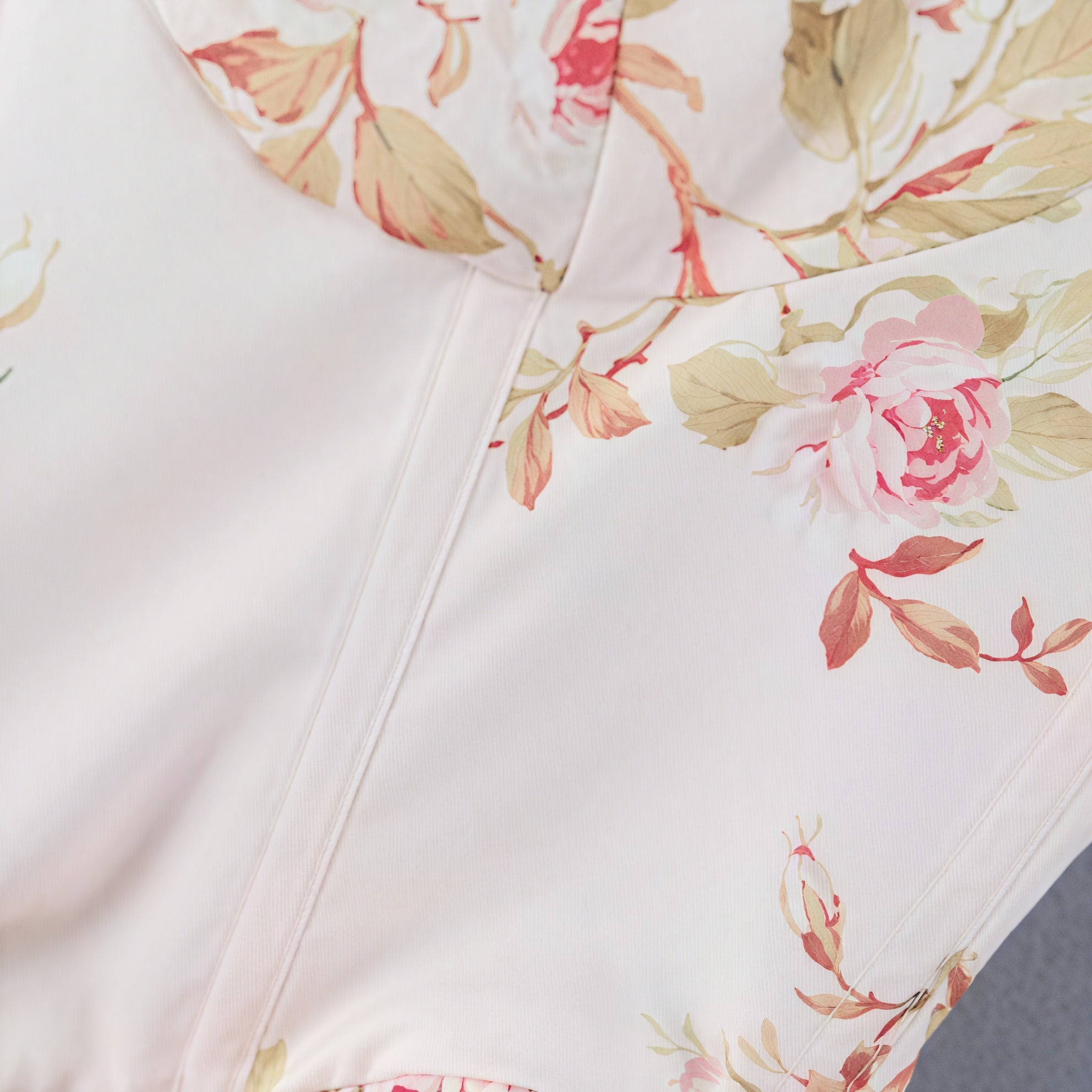 Top Romántico con Estampado Floral y Detalles de Encaje