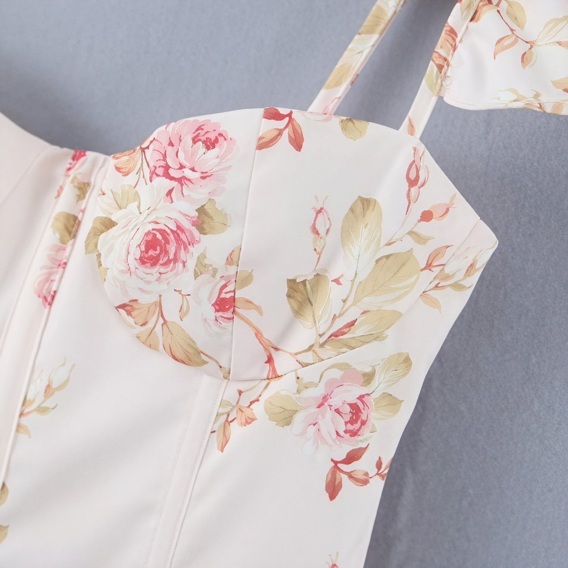 Top Romántico con Estampado Floral y Detalles de Encaje