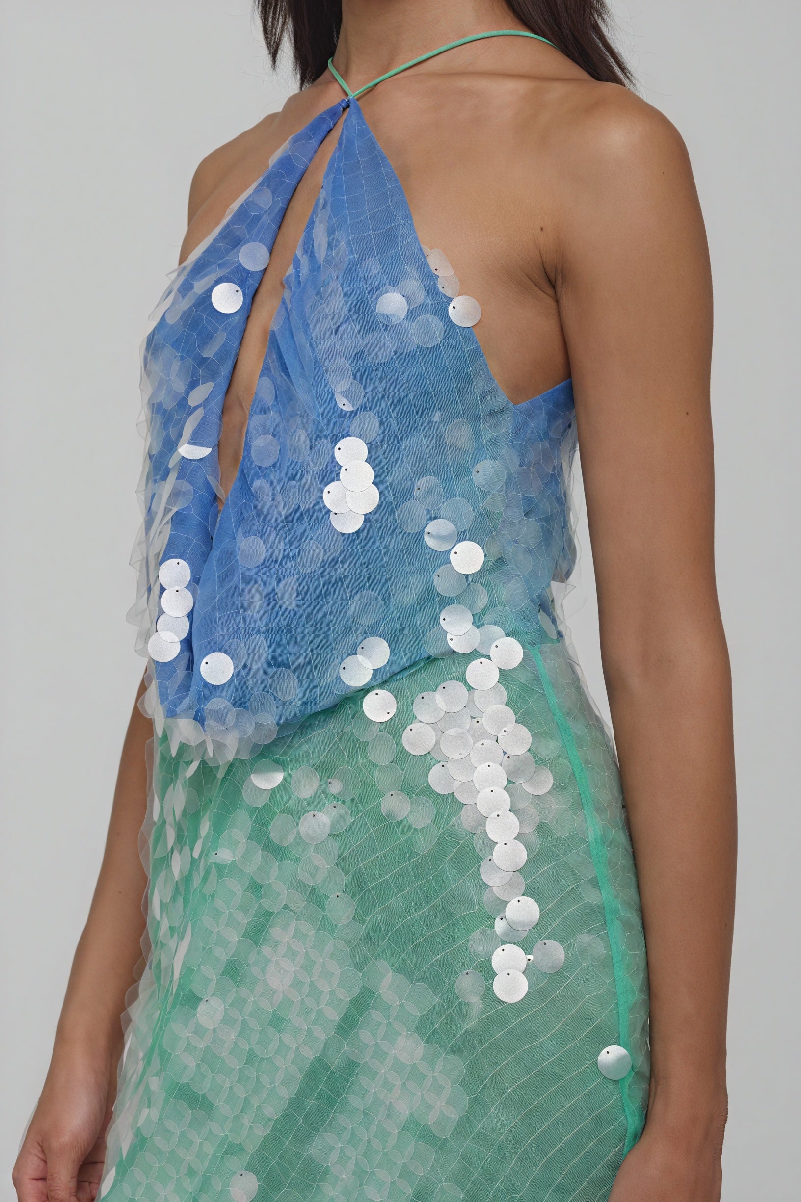 Vestido Mini Halter con Lentejuelas Brillantes