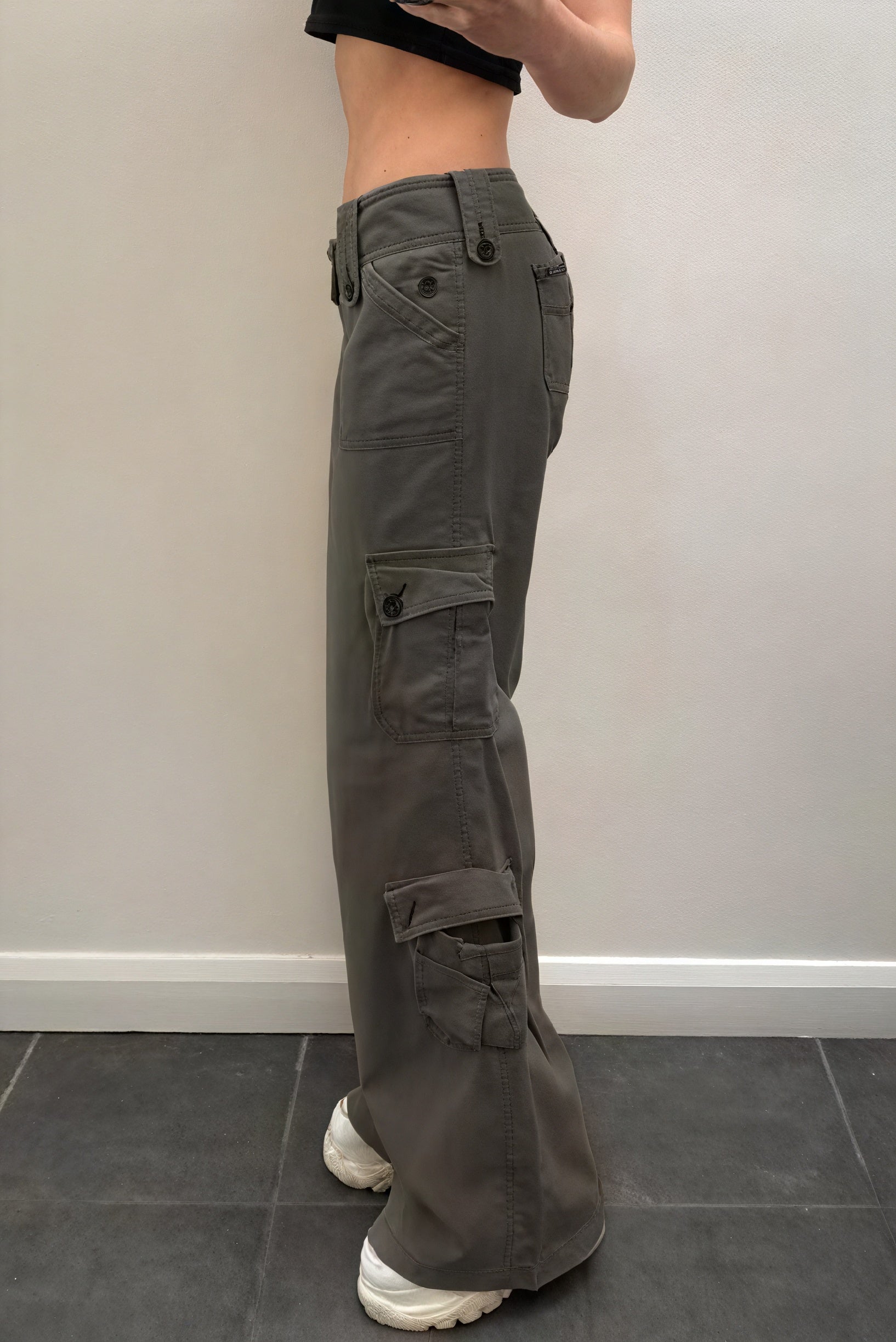 Pantalón Cargo Moderno y Versátil