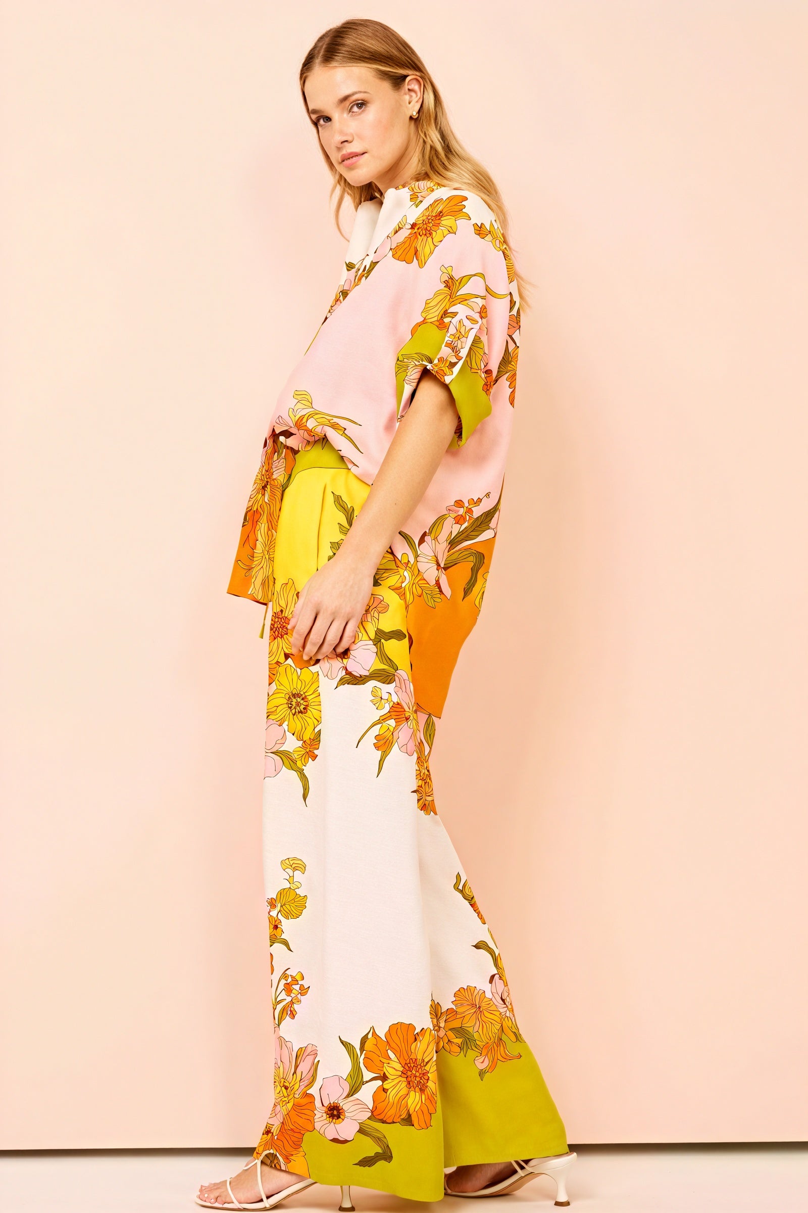 Conjunto Estampado Floral Vibrante