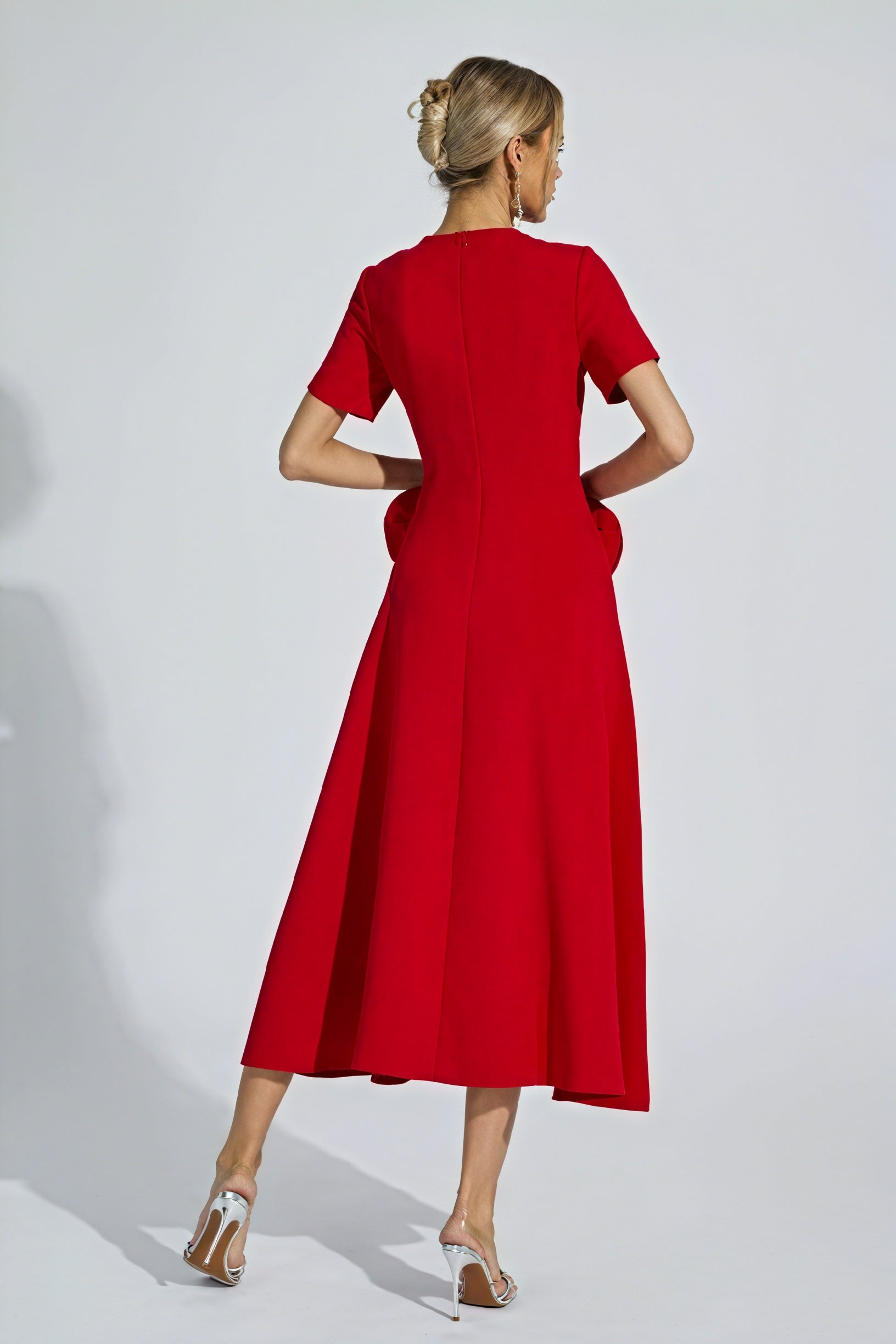 Vestido Midi con Rosas Esculturales