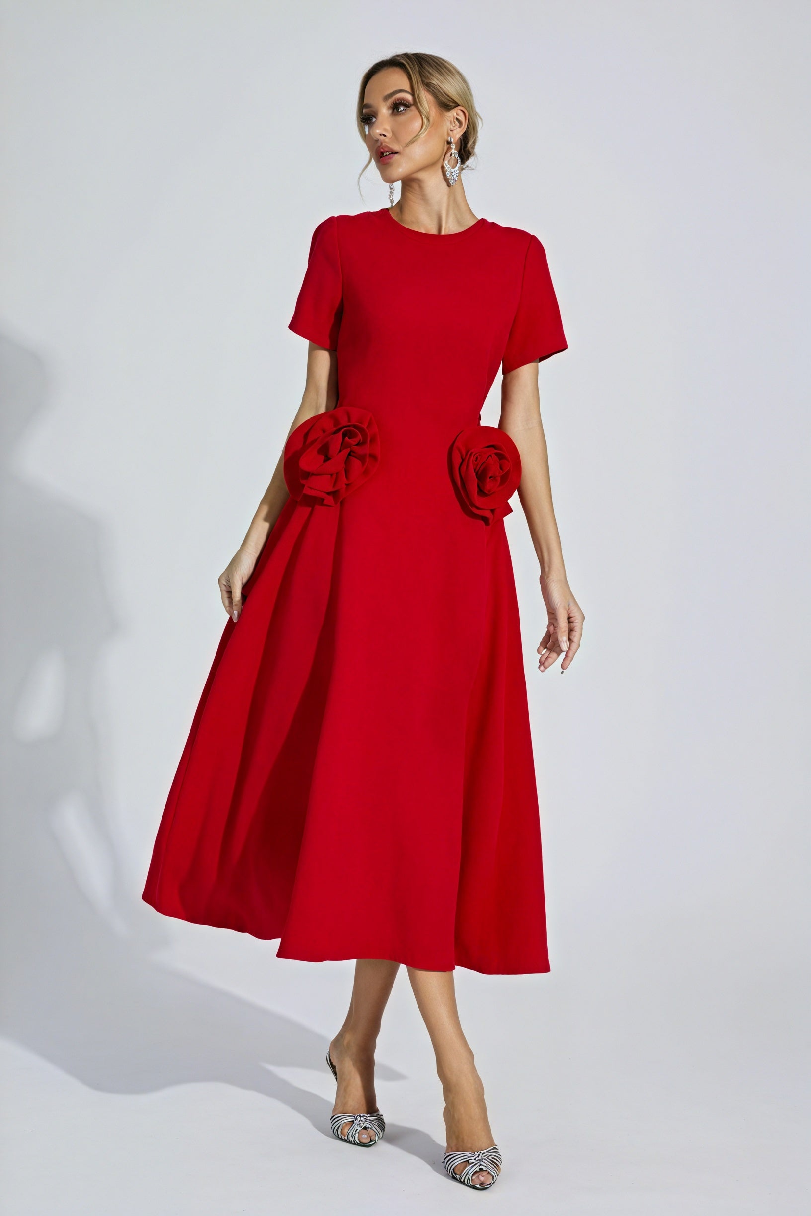 Vestido Midi con Rosas Esculturales