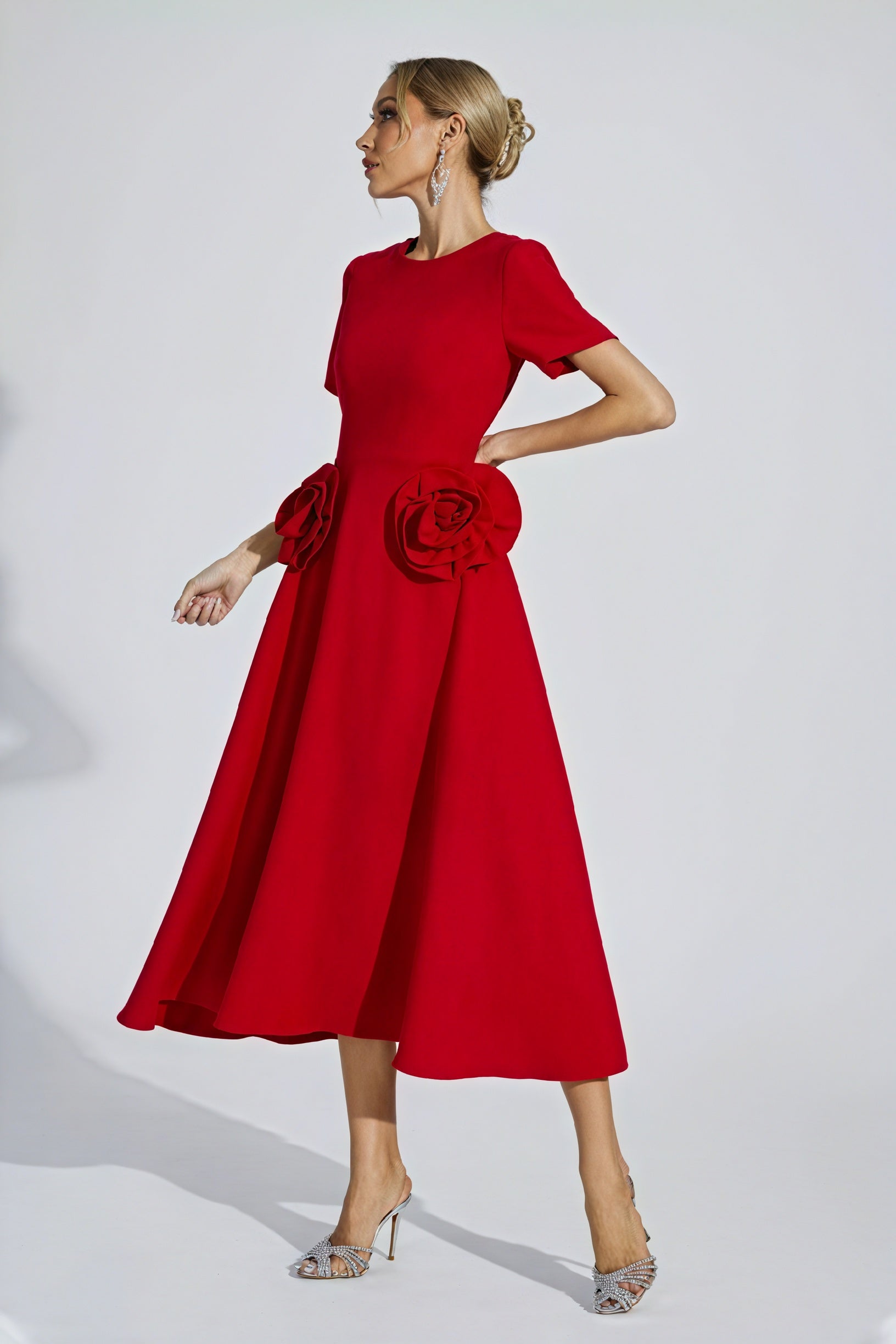 Vestido Midi con Rosas Esculturales