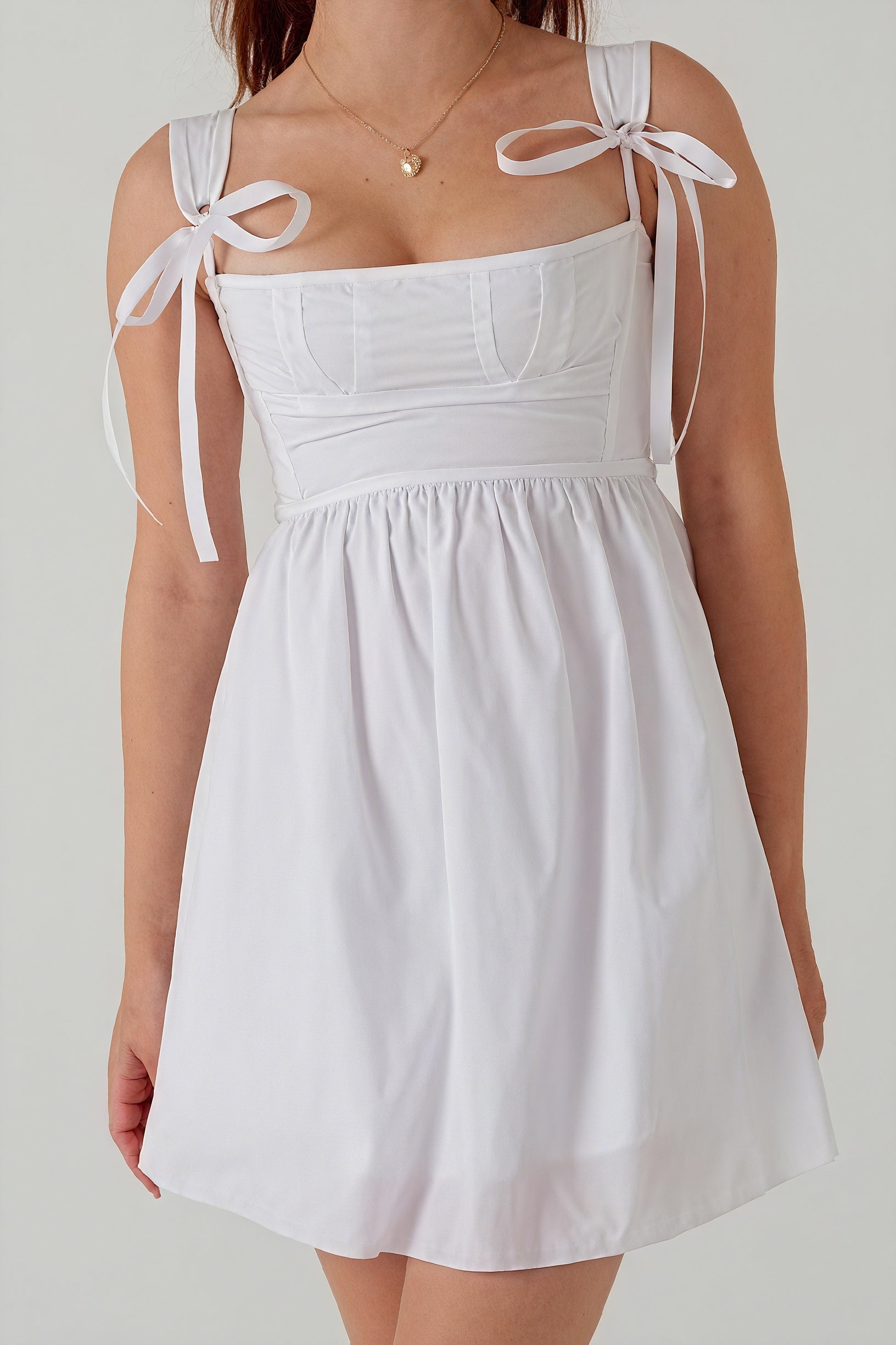 Vestido Mini con Lazos Delicados