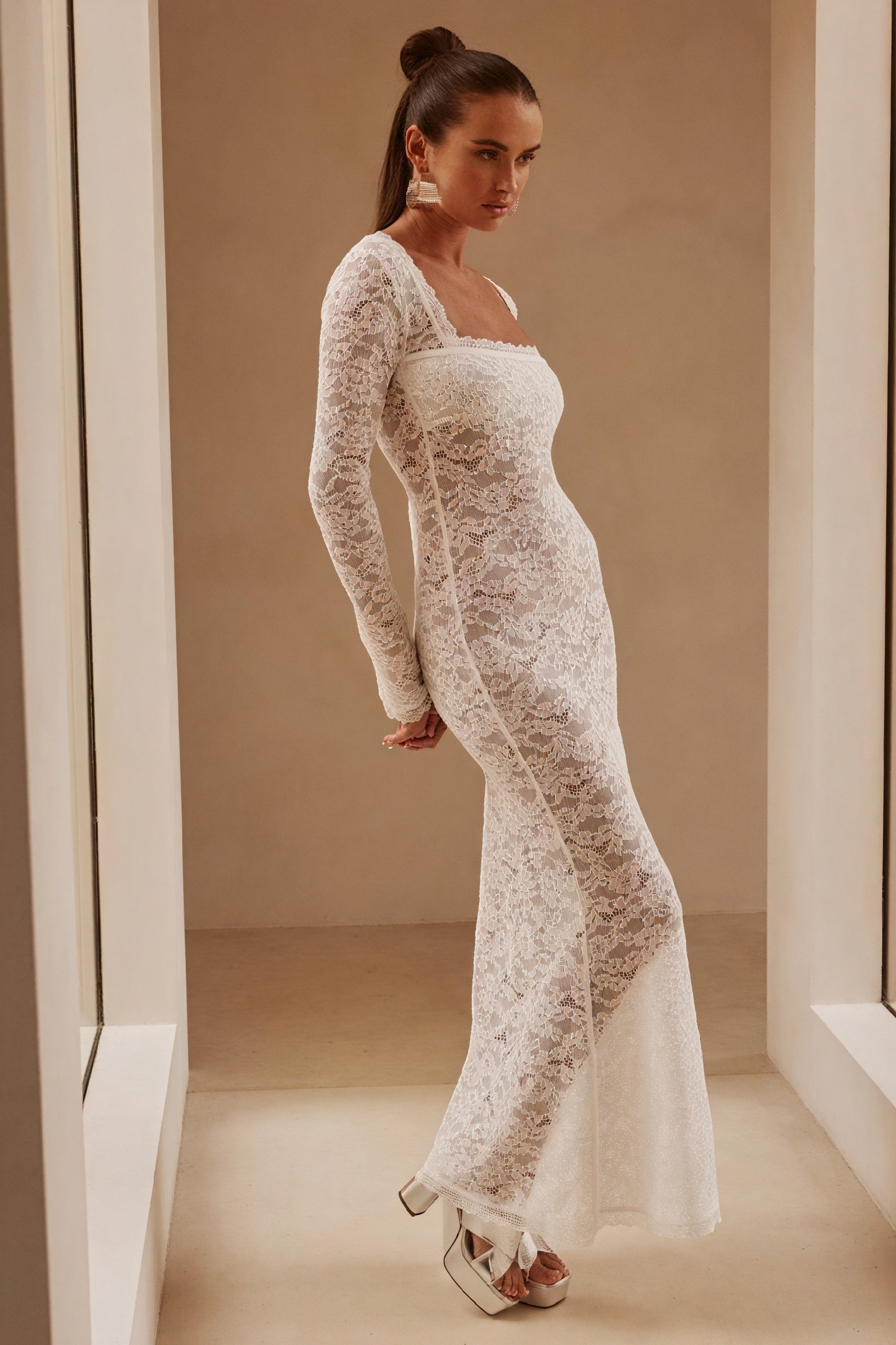 Vestido de Encaje Romántico Manga Larga