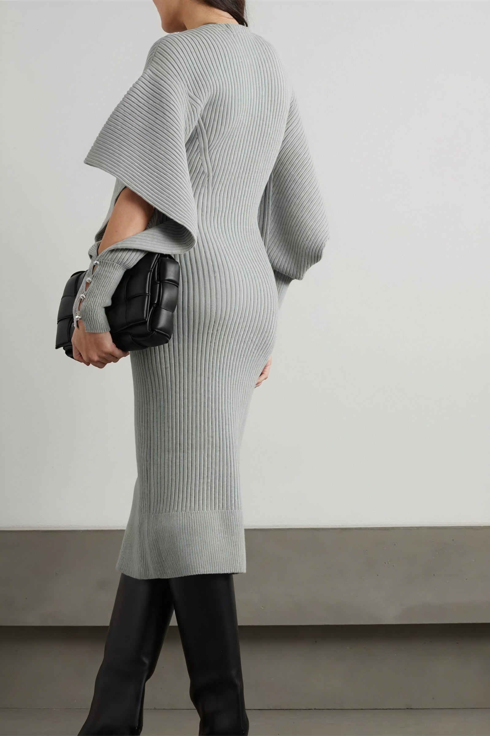 Vestido Midi Tejido con Mangas Tipo Capa