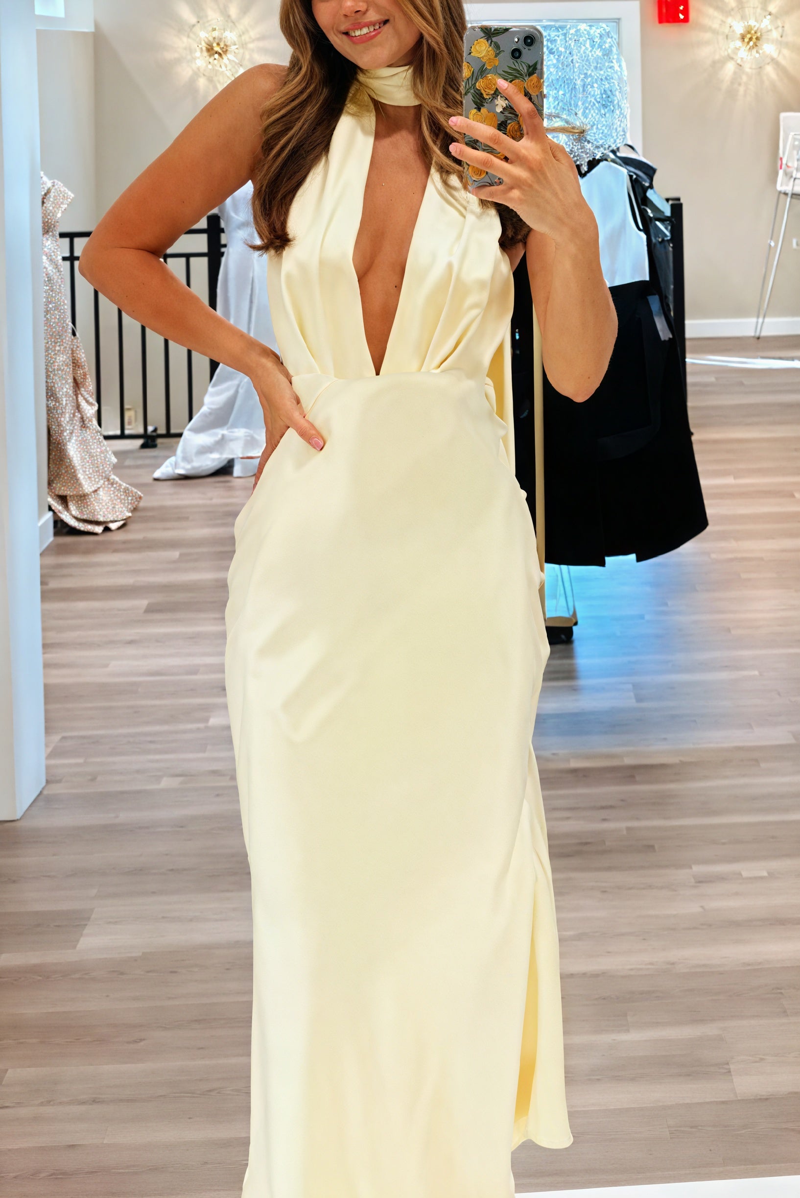 Vestido Halter Largo con Espalda Descubierta