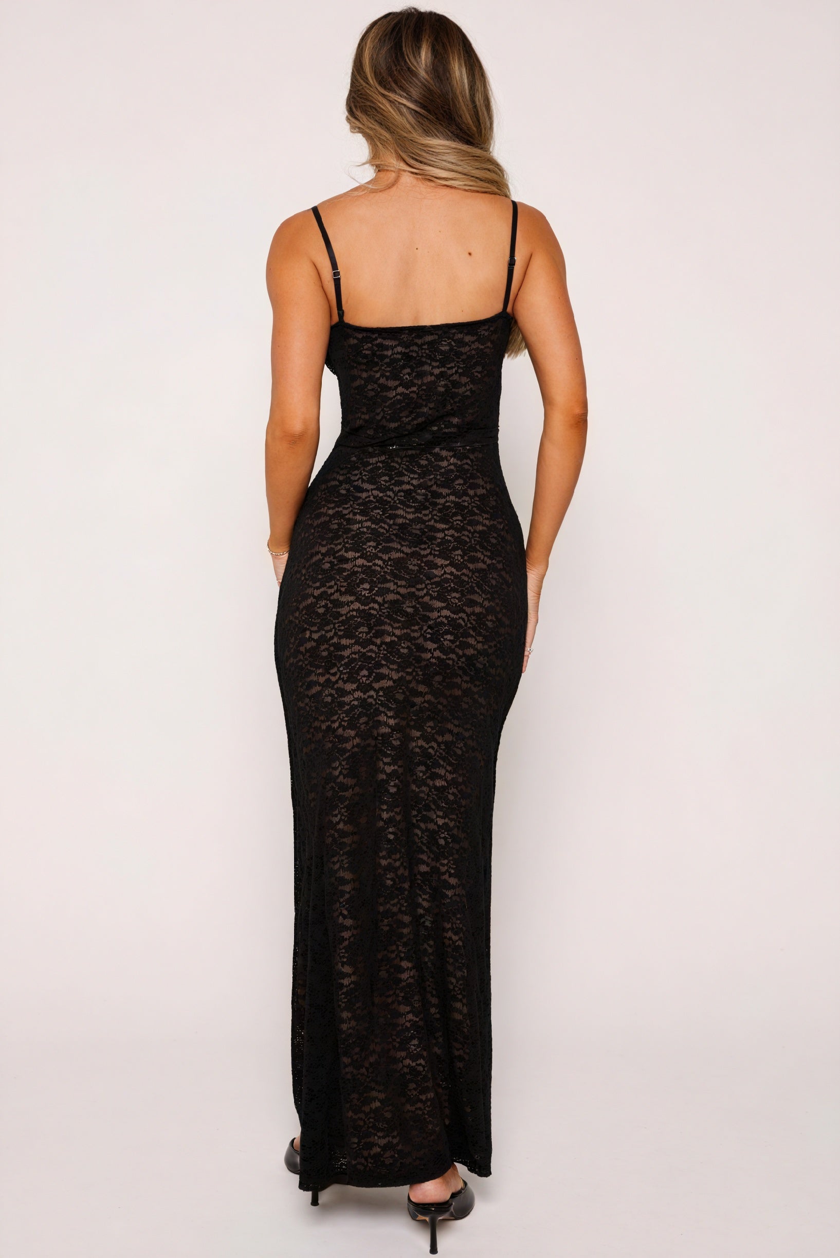 Vestido Maxi de Encaje con Tirantes Finos