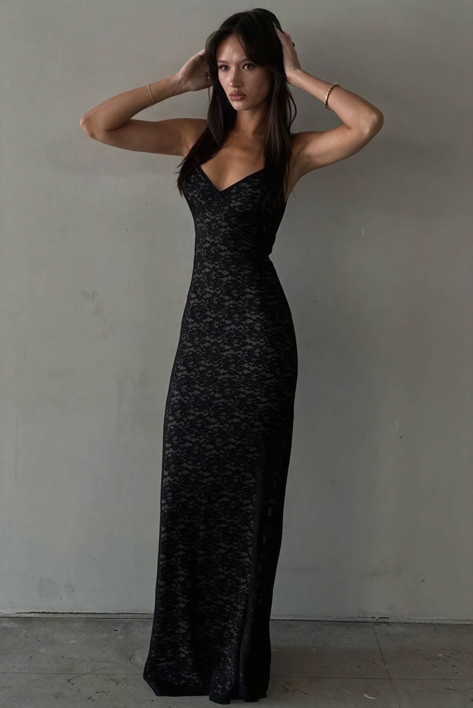 Vestido Maxi de Encaje con Tirantes Finos