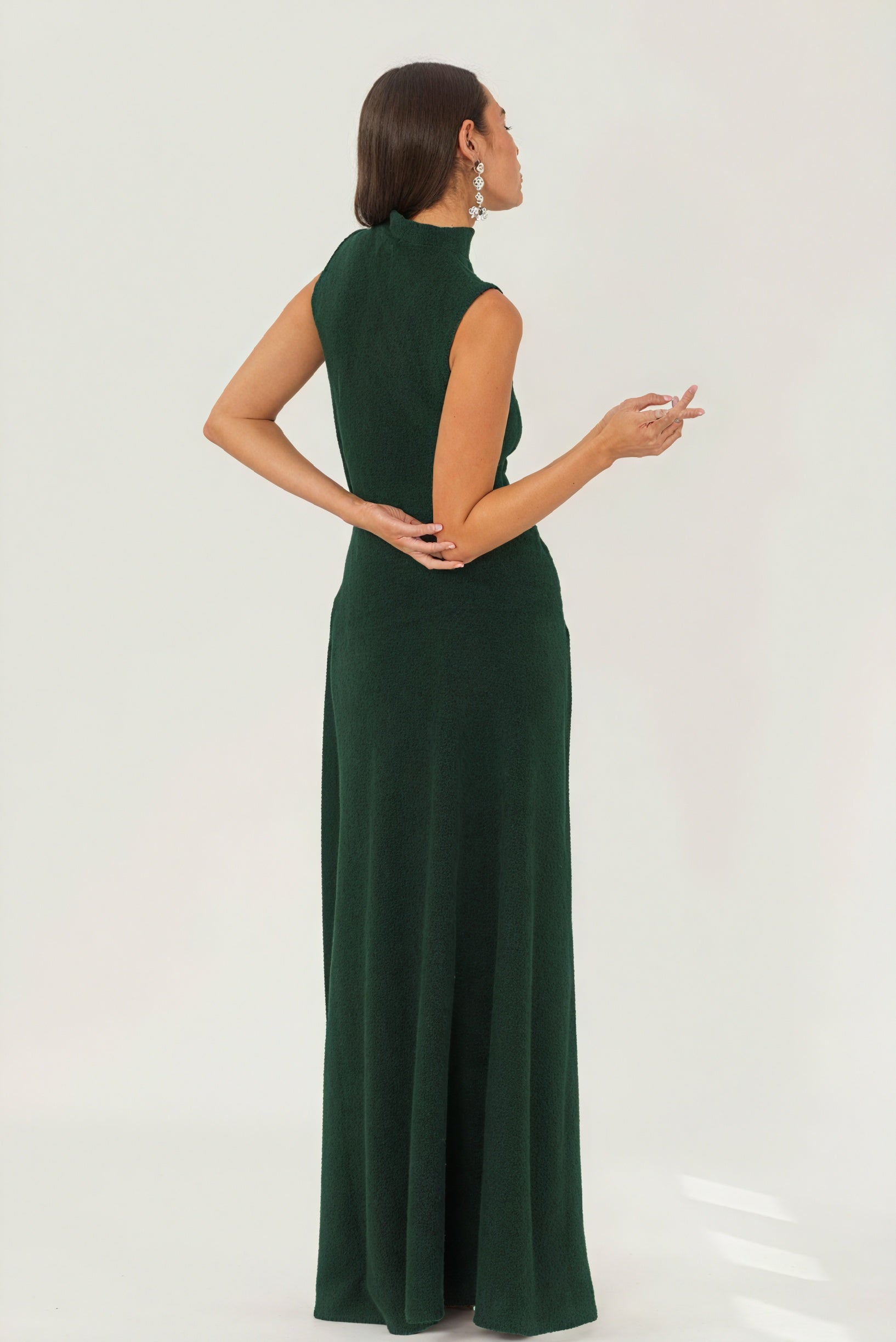 Vestido Largo con Drapeado y Cuello Alto