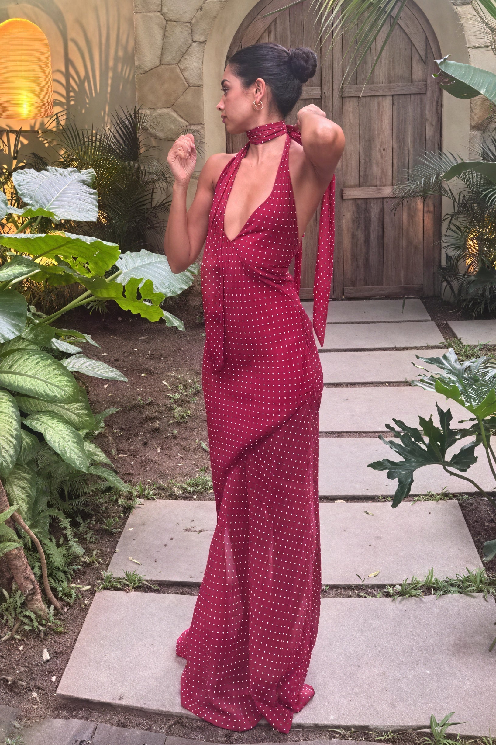 Vestido Halter Fluido y Sofisticado