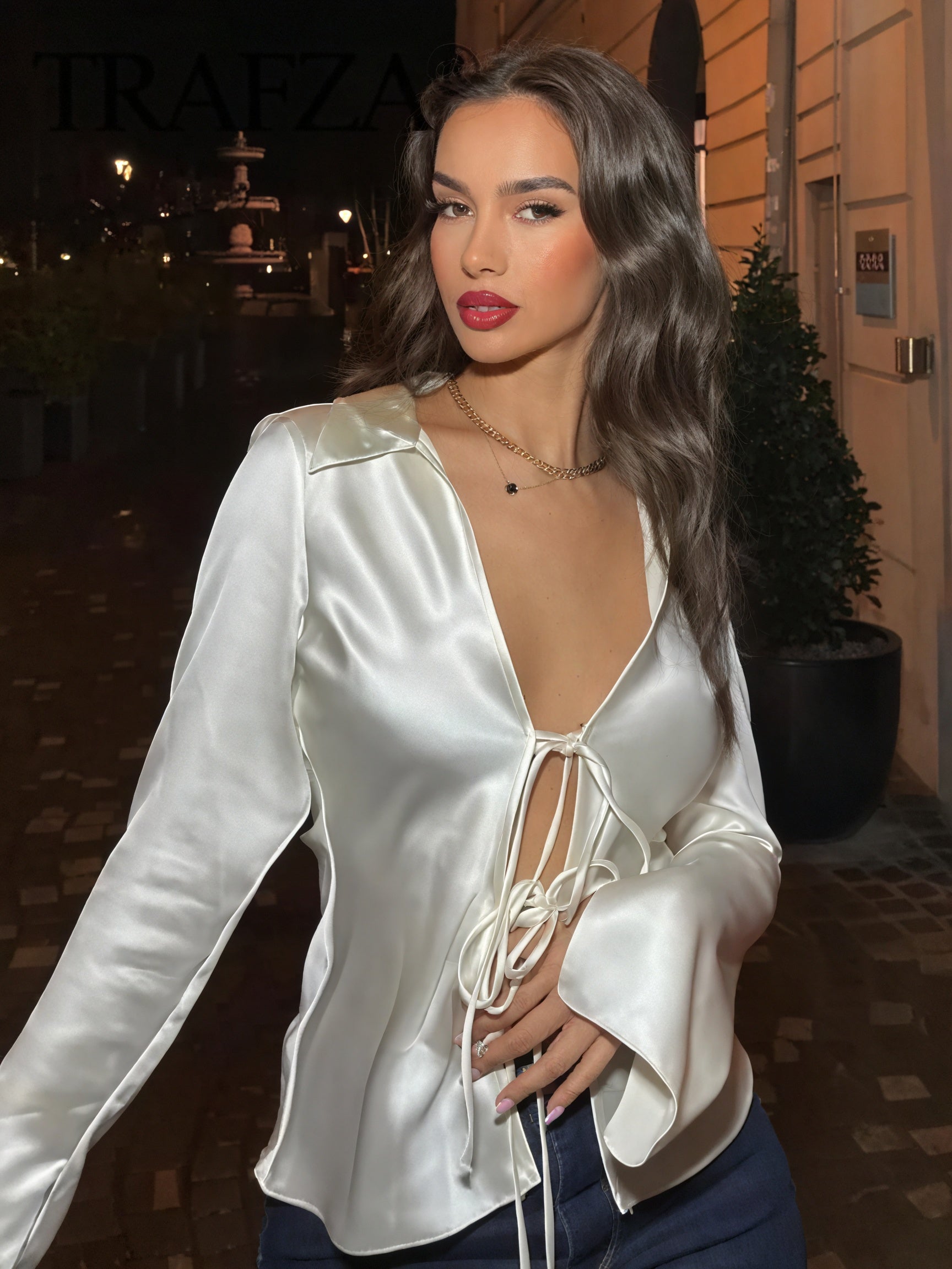 Blusa Elegante con Lazos Delanteros y Cuello