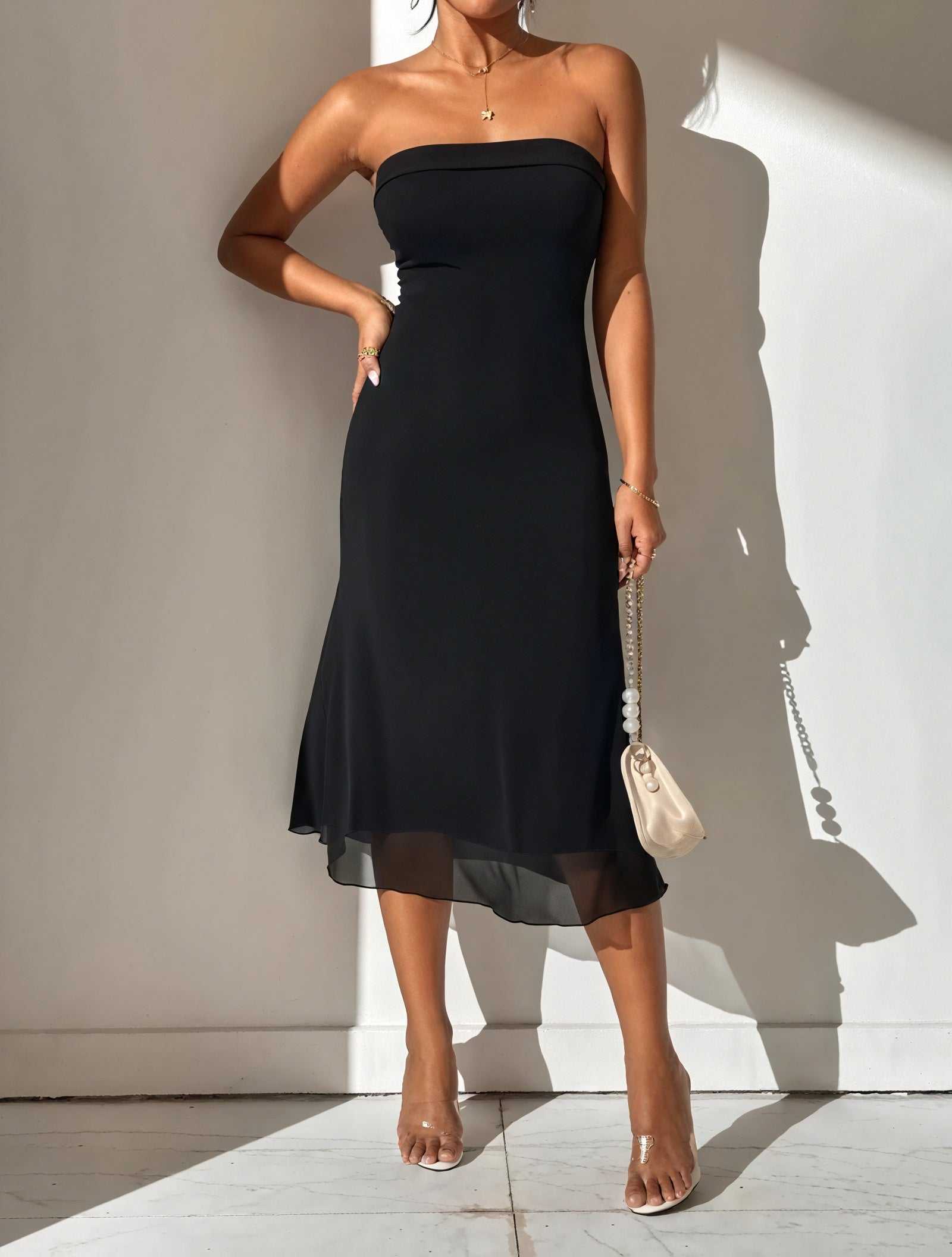 Vestido Midi Chic - Silueta Ajustada