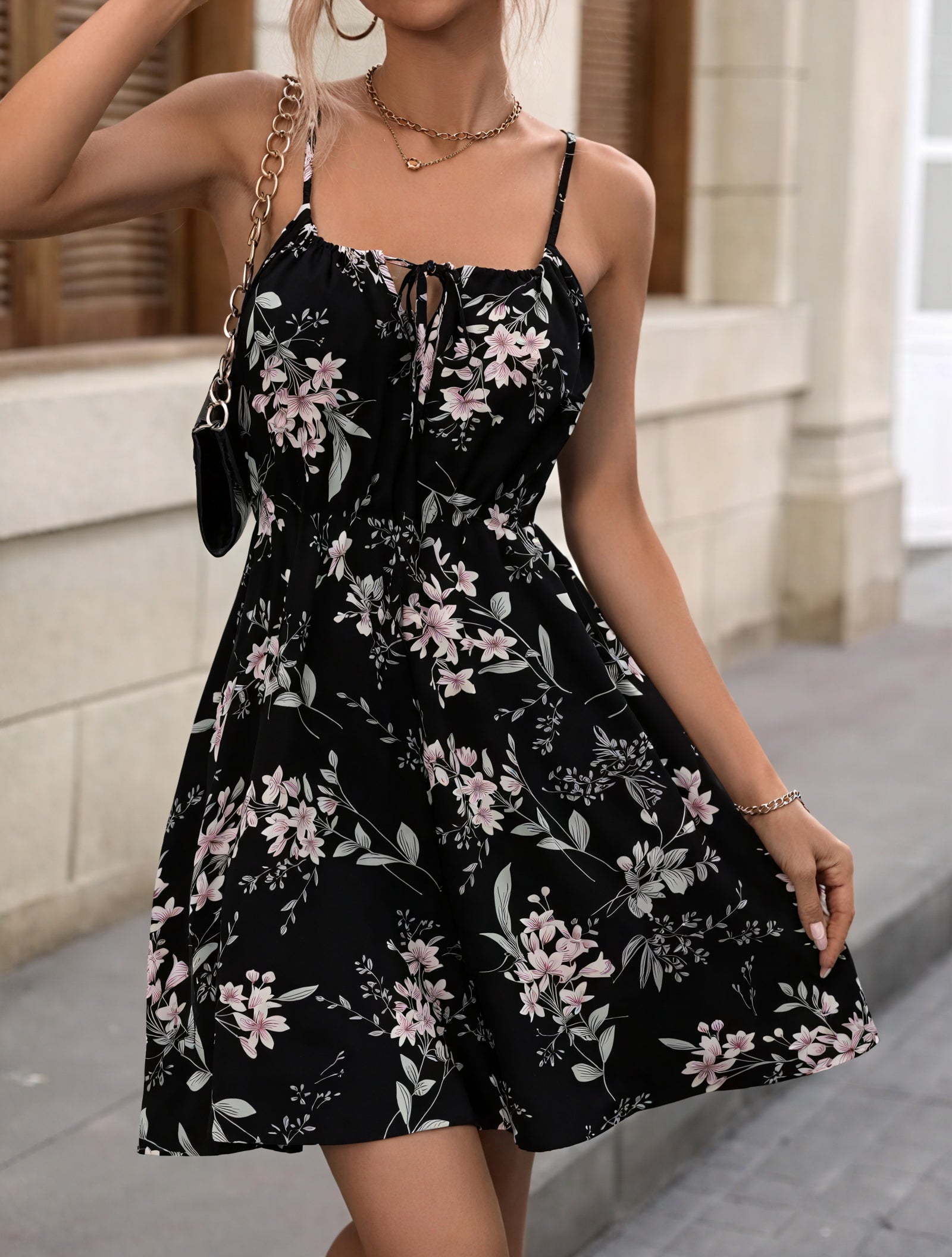 Vestido Estampado Floral con Detalle de Lazo