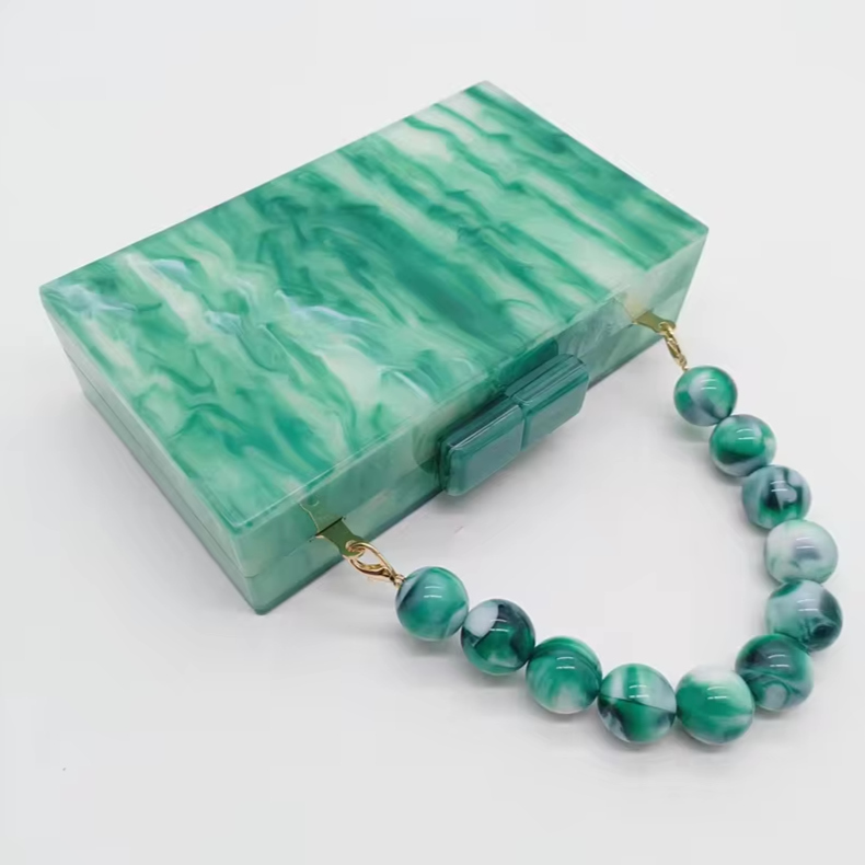 Clutch Rectangular con Asa de Cuentas