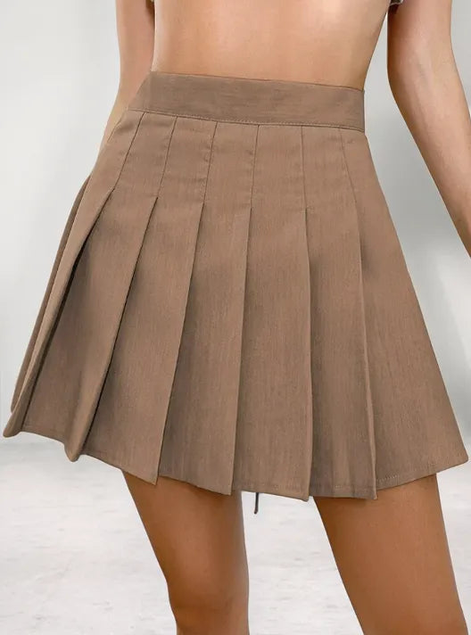 Conjunto Chic: Top Corto y Falda Plisada