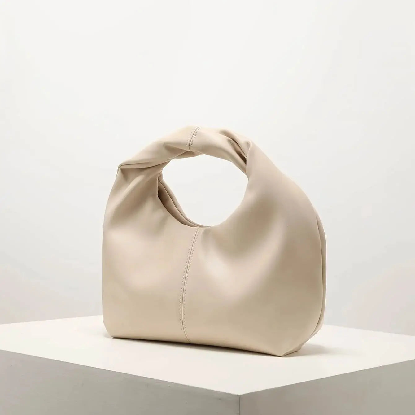 Bolso Minimalista con Asa Anudada