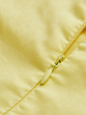 Vestido A-line con Volantes y Abertura Lateral