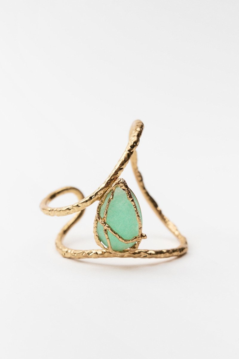 Brazalete con Gema Ovalada y Textura Artesanal
