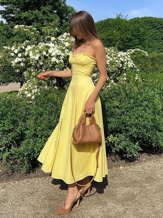 Vestido A-line con Volantes y Abertura Lateral