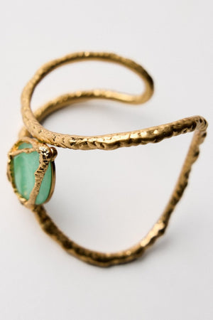 Brazalete con Gema Ovalada y Textura Artesanal