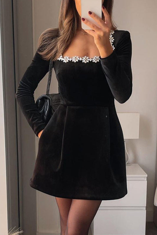 Vestido Chic con Detalle Joya