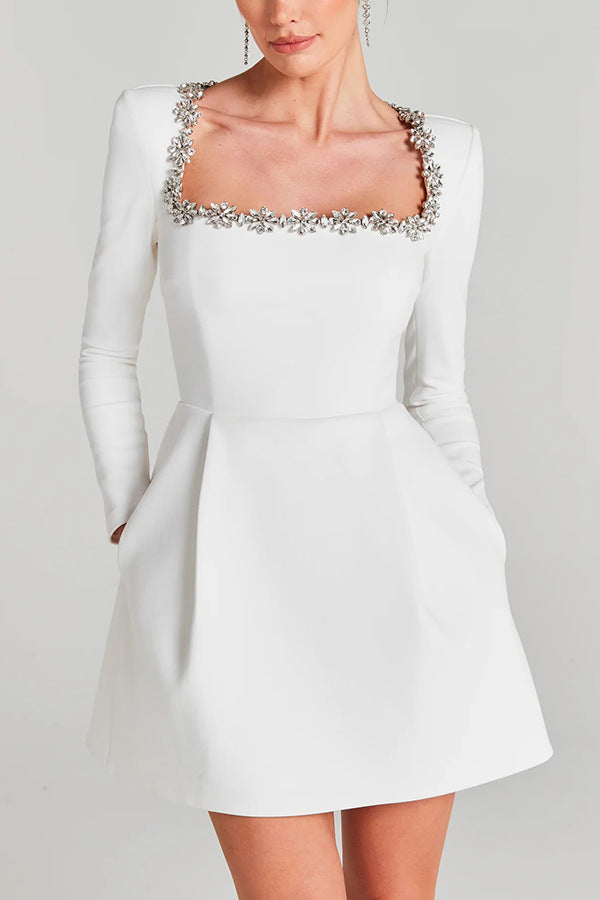 Vestido Chic con Detalle Joya