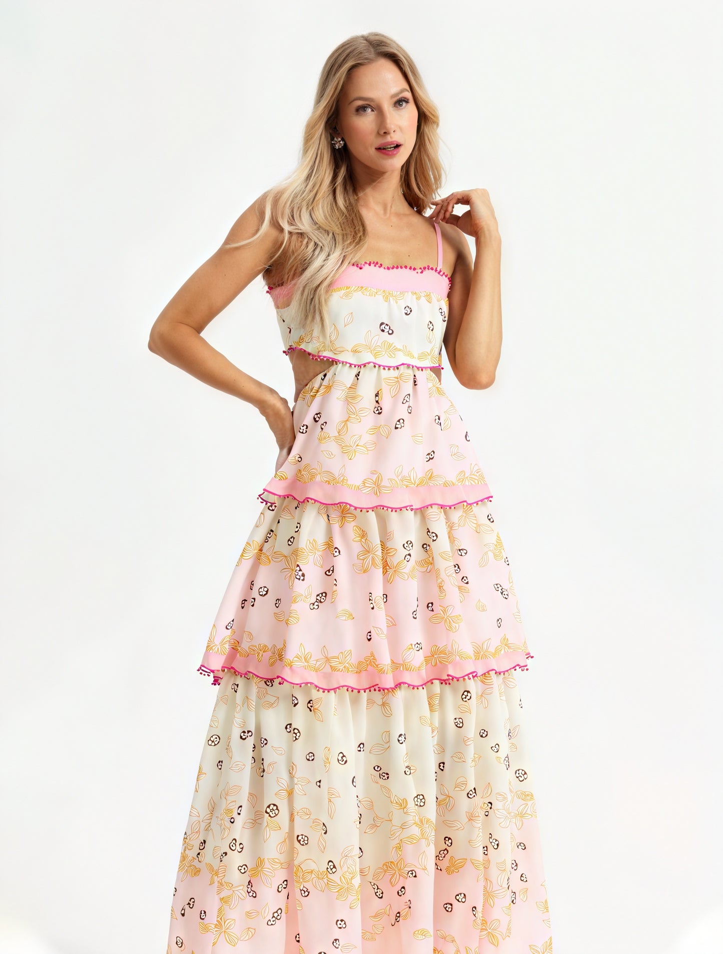 Vestido Floral Escalonado con Detalles Cut-Out