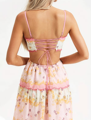 Vestido Floral Escalonado con Detalles Cut-Out