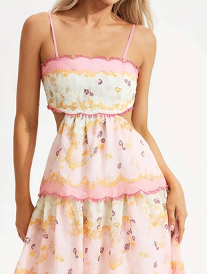 Vestido Floral Escalonado con Detalles Cut-Out